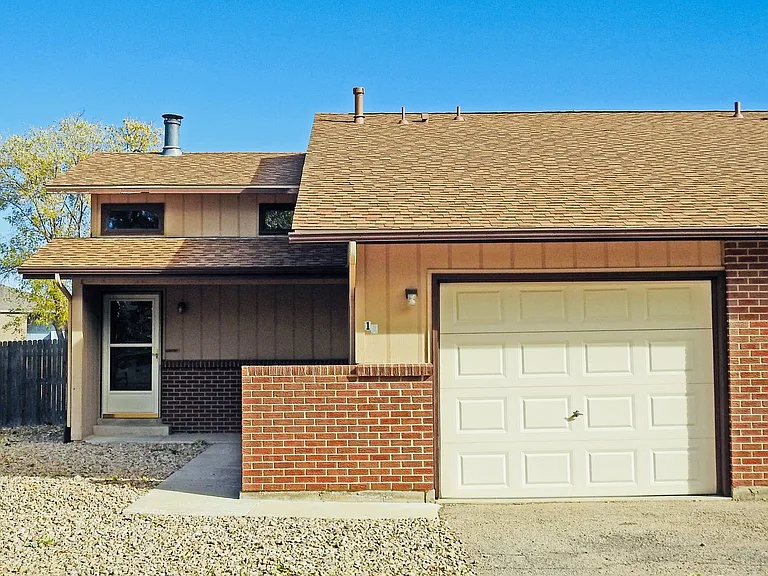 1 Centaur Court Duplex — Photo 1