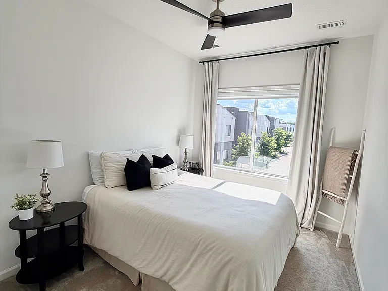 445 SW 12th St — Photo 7