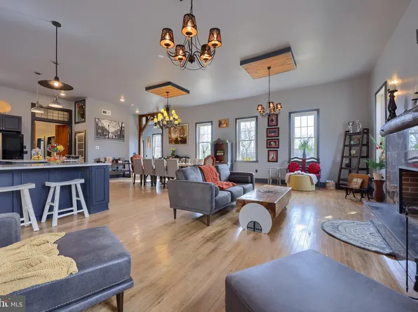 75 S Main St, Seven Valleys, PA 17360