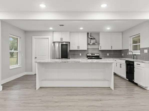 813 Central Ave, Elgin, TX 78621