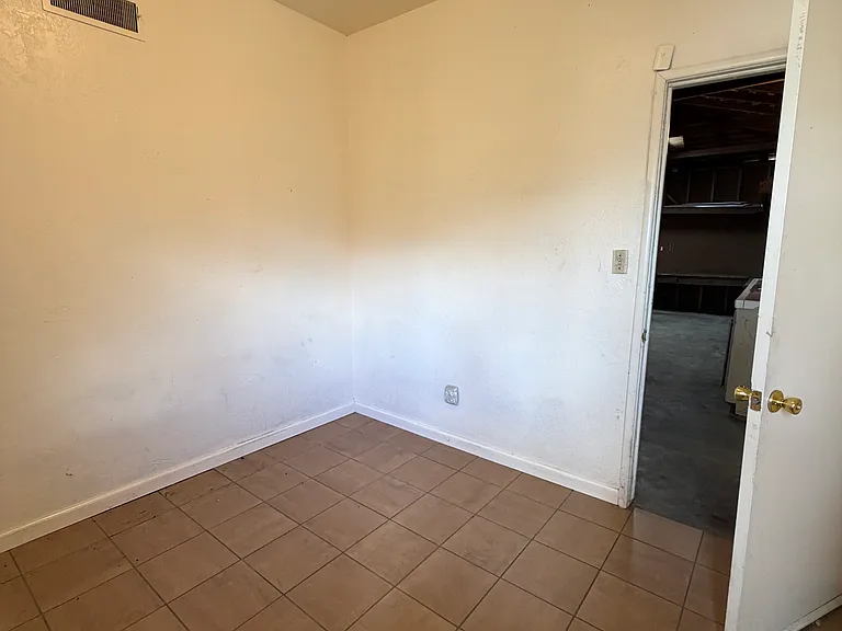 2038 E Ashlan Ave — Photo 28