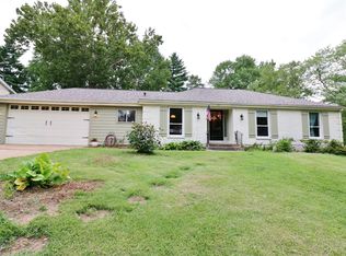 812 Phaeton Dr, Ballwin, MO 63021