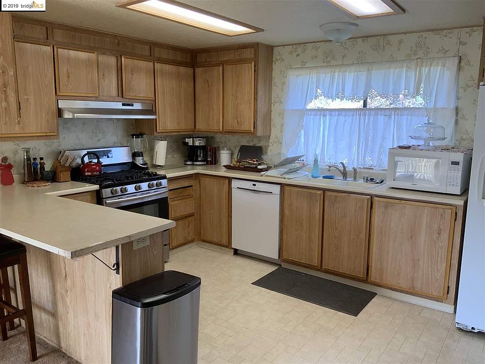 2nd image of 1822 Geneva Ln #41