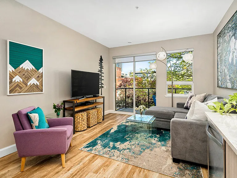 595 Pandora Ave #303 — Photo 1
