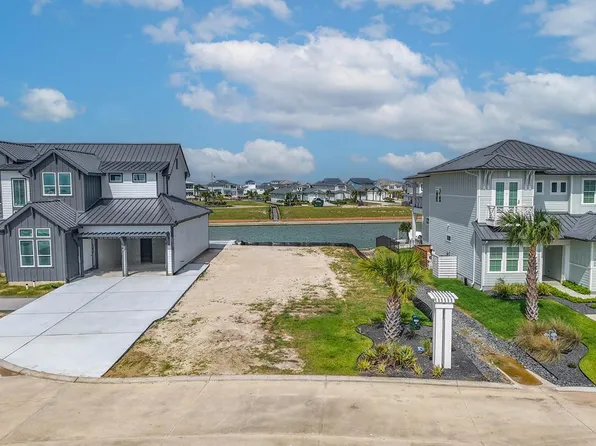 170 Foxtail Ln, Rockport, TX 78382