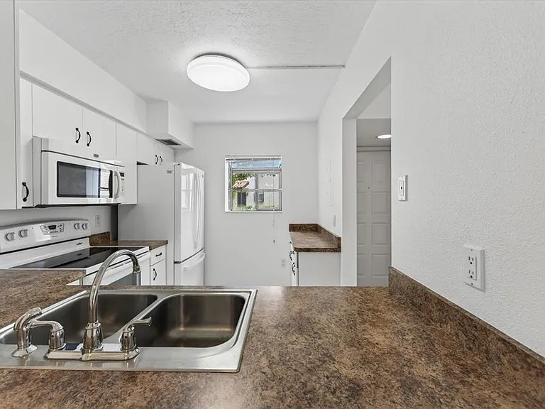 5735 Gardens Dr #5735 — Photo 8