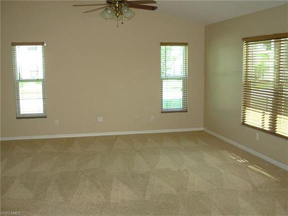 5th image of 403 SE 12th Ct