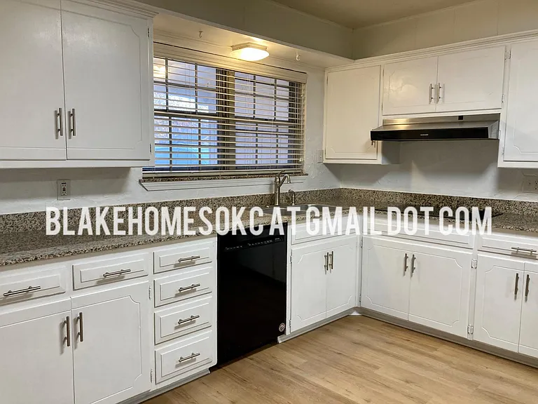 2715 Tottingham Rd — Photo 2