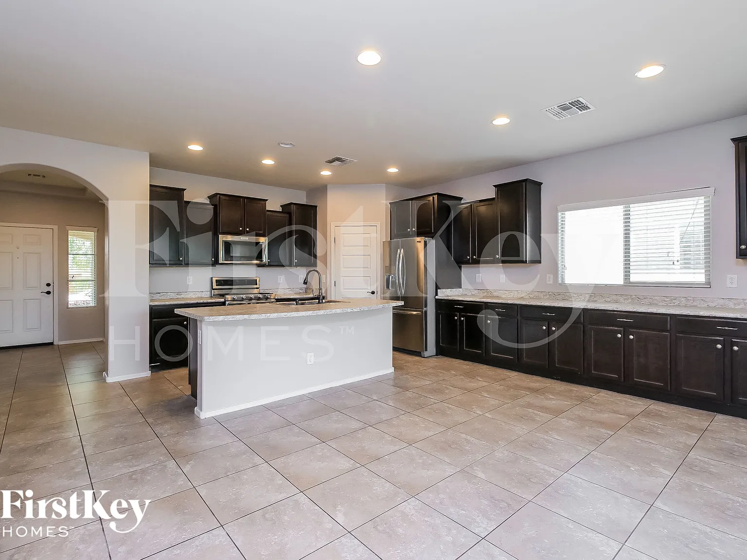 4 bed, 2.0 bath, 2152 sqft, $2,270 — Photo 4