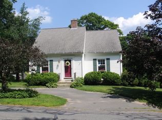 17 Center St, Granby, MA 01033