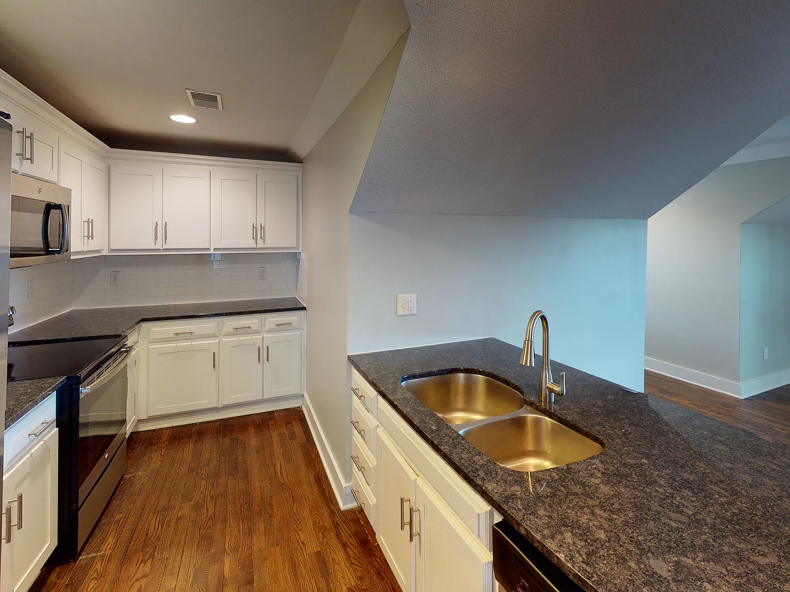3726 Washington | Charming Updated Apartment — Photo 1