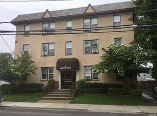 51 Smith St APT A1, Merrick, NY 11566