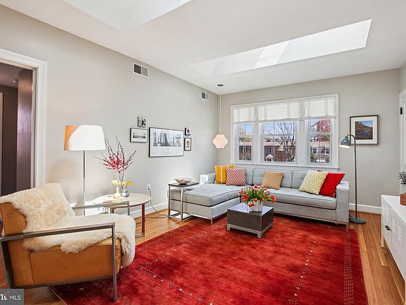 2nd image of 300 Commonwealth Ave Unit 4