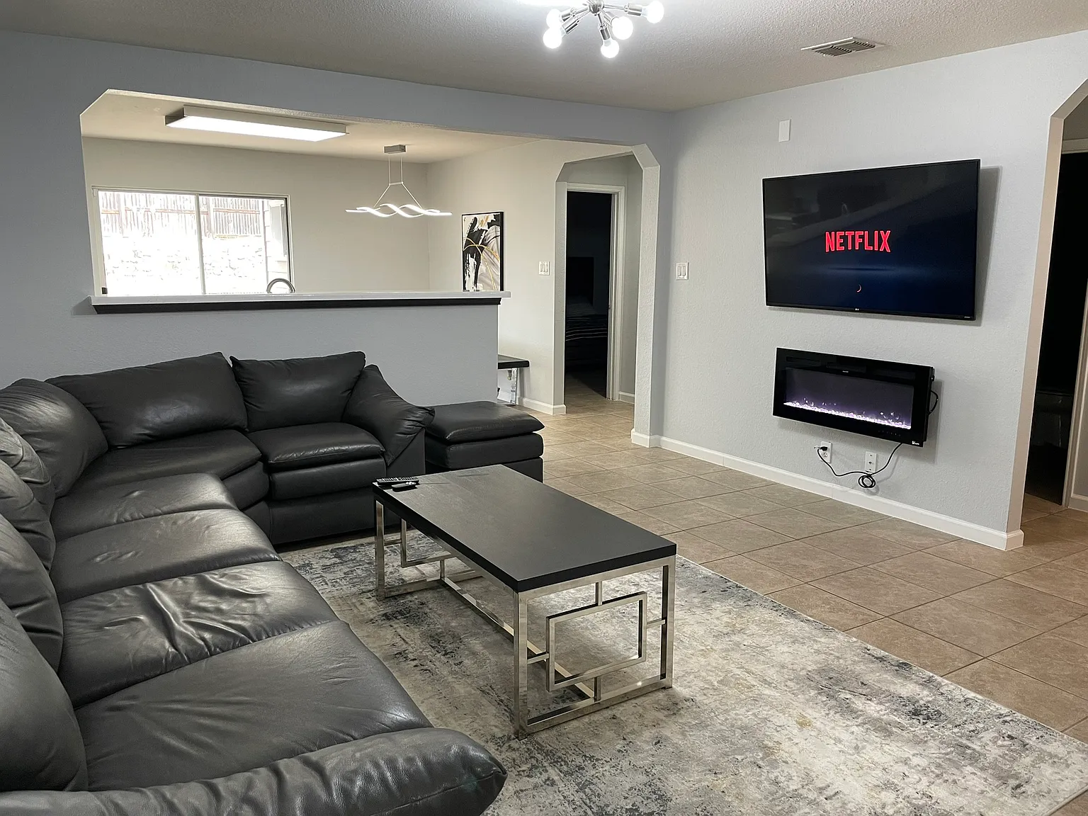 3 bed, 1196 sqft, $3,900 — Photo 1