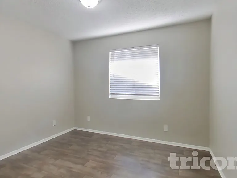 7805 W Cora Ln — Photo 14