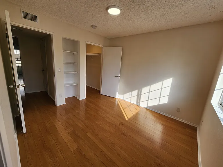 1118 N Kenmore Ave #2 — Photo 17