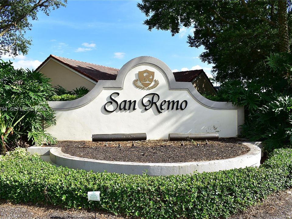 1st image of 952 Sevilla Cir