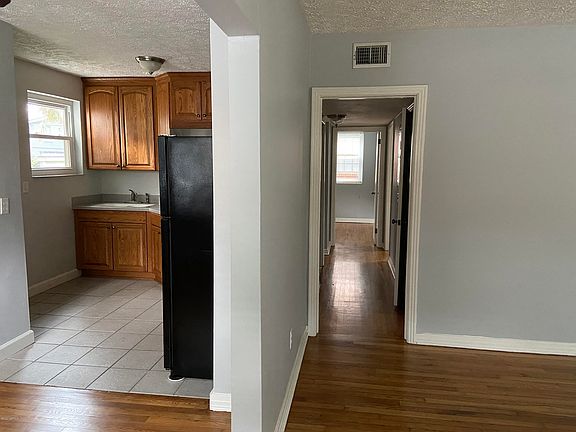 2nd image of 3136 Belden Cir