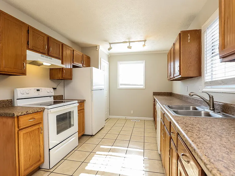 121 Lee Ct — Photo 9