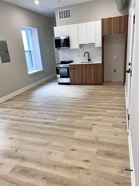 Building Photo - 1020 N 48th St #D-1B
