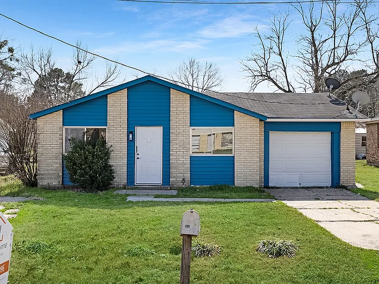 2405 Mamie Dr — Photo 1