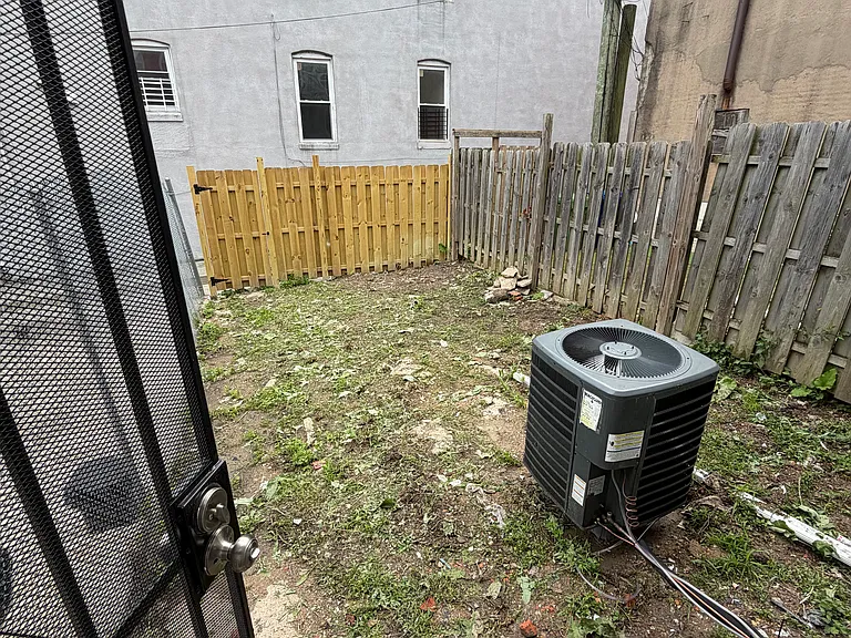 1831 Walbrook Ave — Photo 10