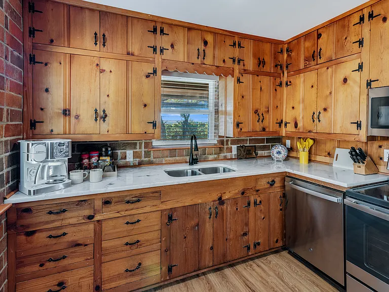 624 Hillcrest Frst — Photo 12