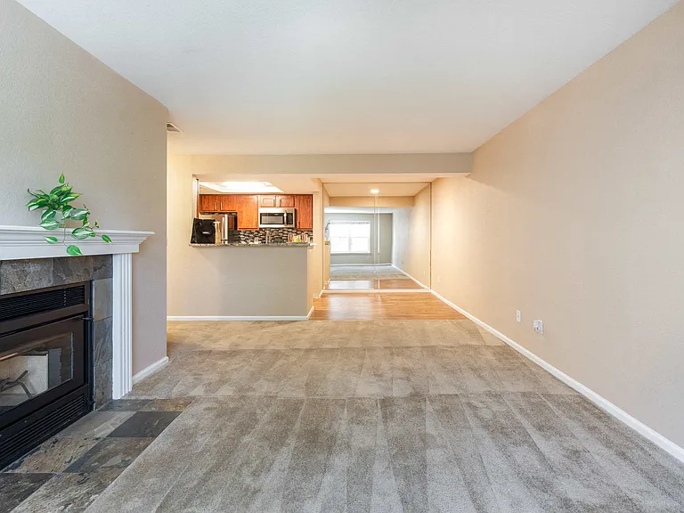 Parliament Apartments — Photo 7