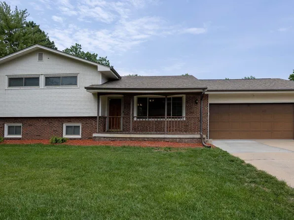 8020 Sandalwood Dr, Lincoln, NE 68510