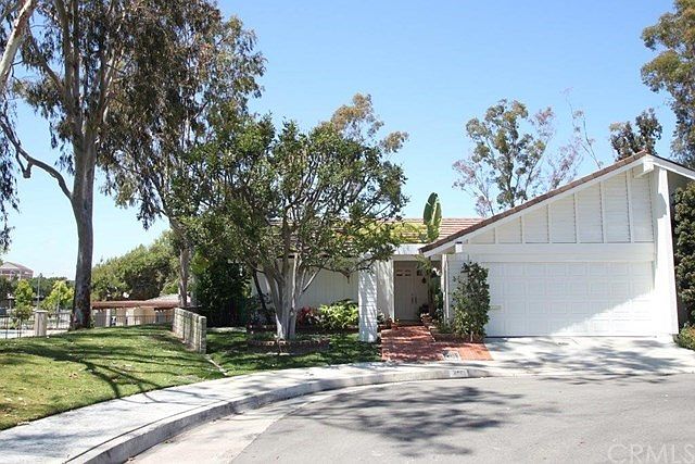 1st image of 4961 Paseo Dali