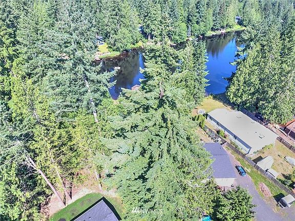 3rd image of 291 E Lakeshore Dr E