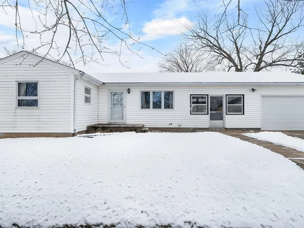 303 E 2nd St, Leaf River, IL 61047