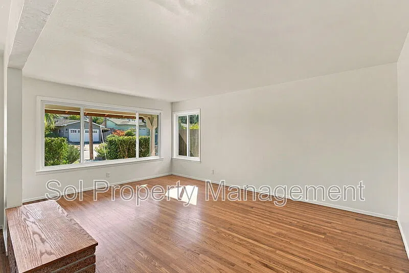 3 bed, 2.0 bath, 1526 sqft, $5,900 — Photo 4
