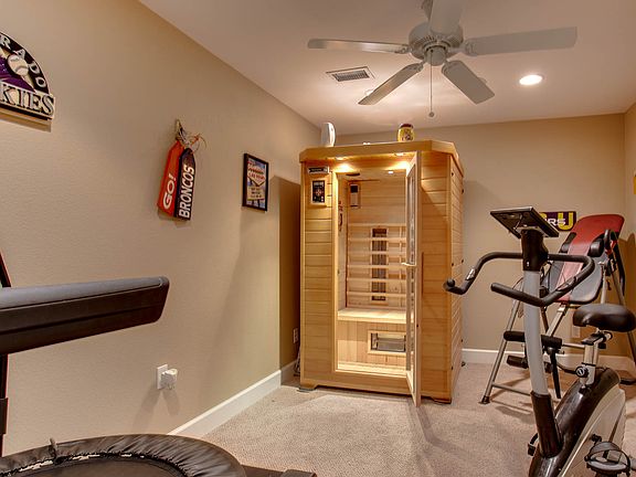 workout room/ sauns