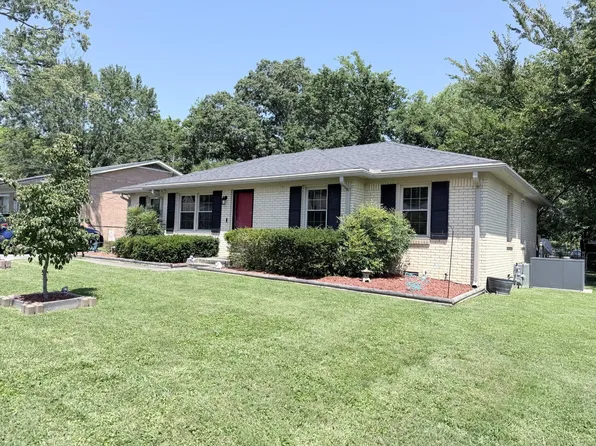 910 Springmont Dr, Hopkinsville, KY 42240