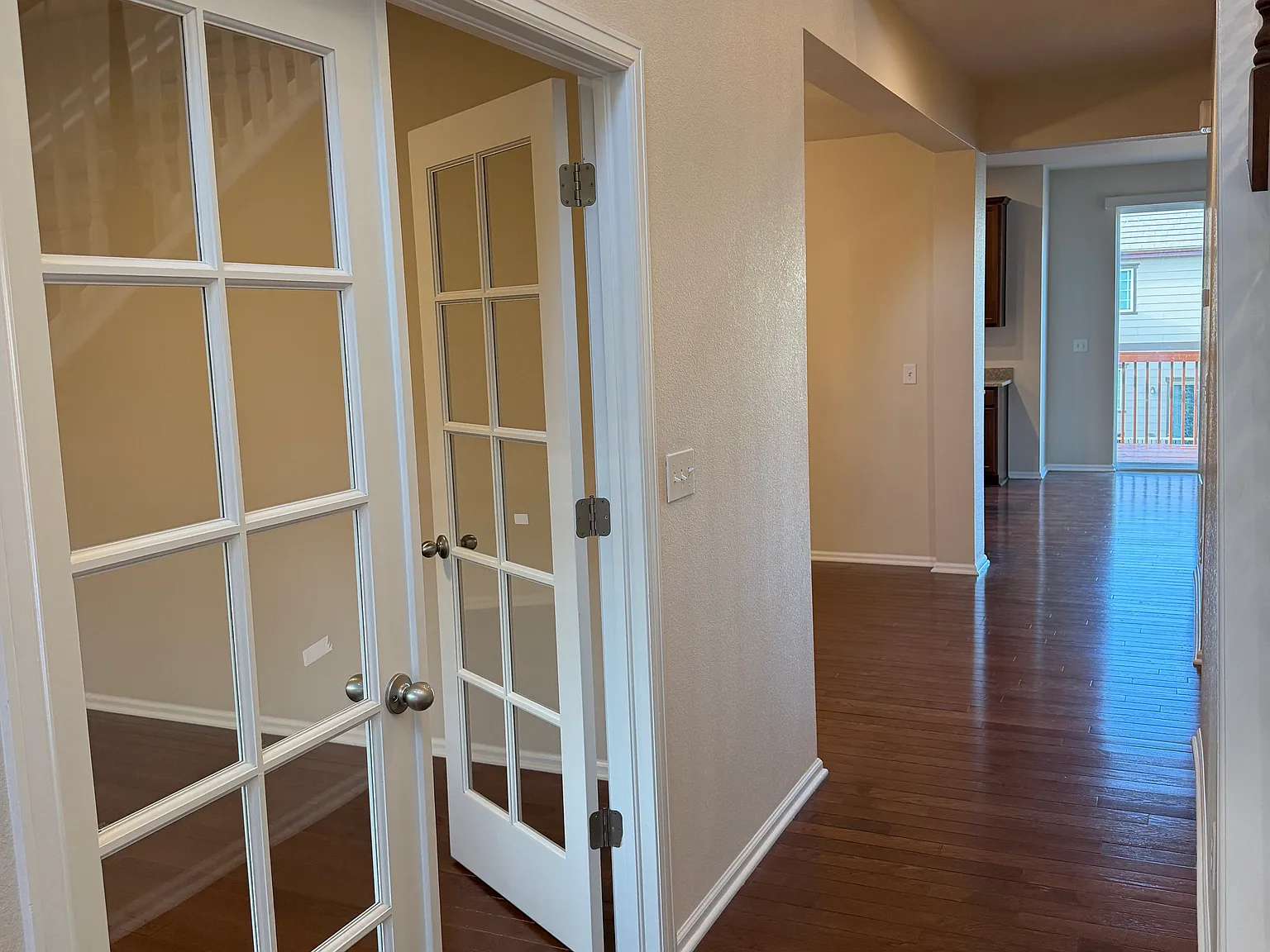 4 bed, 2.5 bath, 2413 sqft, $3,200 — Photo 3