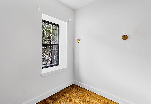 5th image of 1148 Pacific St APT 4F