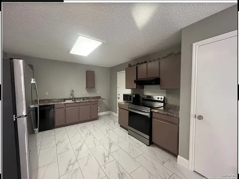 8131 Grand Bnd — Photo 10