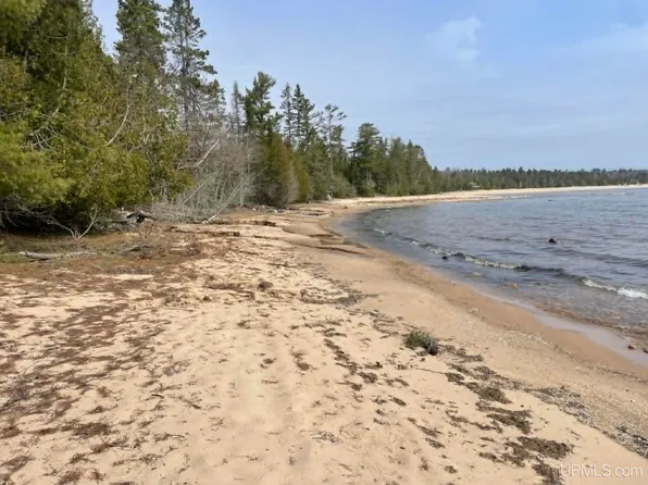Peninsula Acres Rd, Manistique, MI 49854
