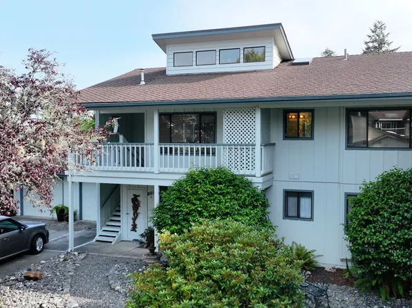 801 Brookhaven Dr, Brookings, OR 97415