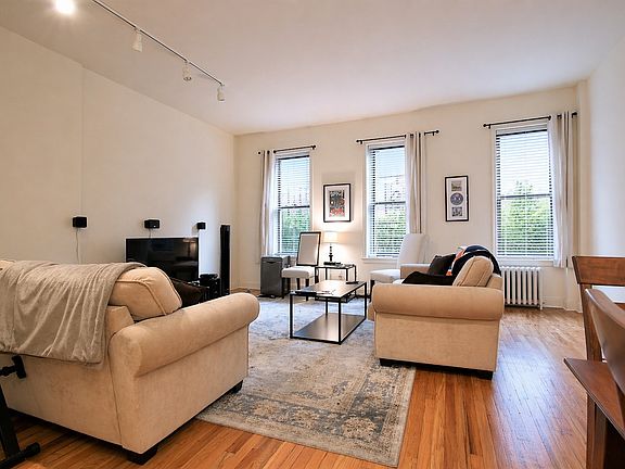 3rd image of 353 Amsterdam Ave APT 8