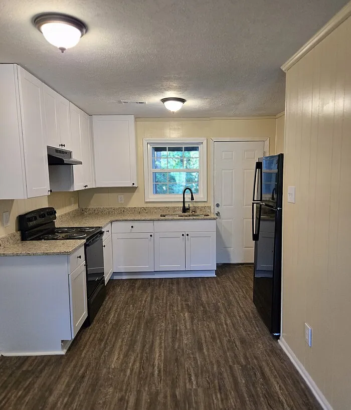 3 bed, 1.0 bath, 930 sqft, $1,550 — Photo 4