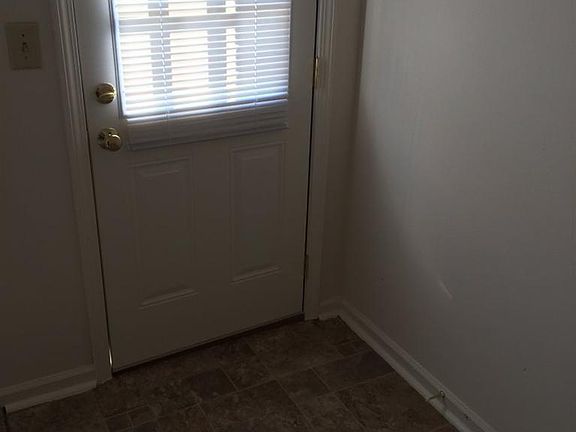 5th image of 104 Oakmont Ln