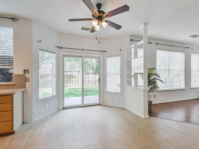 2 Willow Point Pl — Photo 11