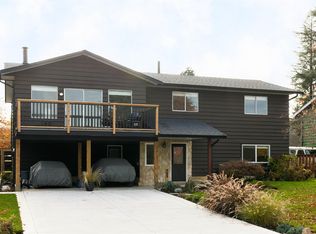 20898 125th Ave, Maple Ridge, BC V4R2M7