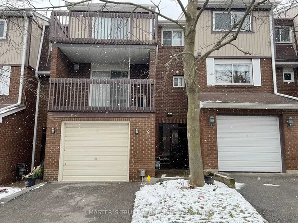 6 Dunkeld Way, Markham, ON L3T 4Y9
