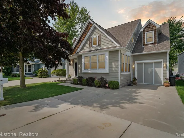 2980 Maplewood Dr, Fort Gratiot, MI 48059