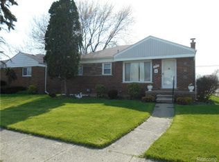 25425 Barbara St, Roseville, MI 48066