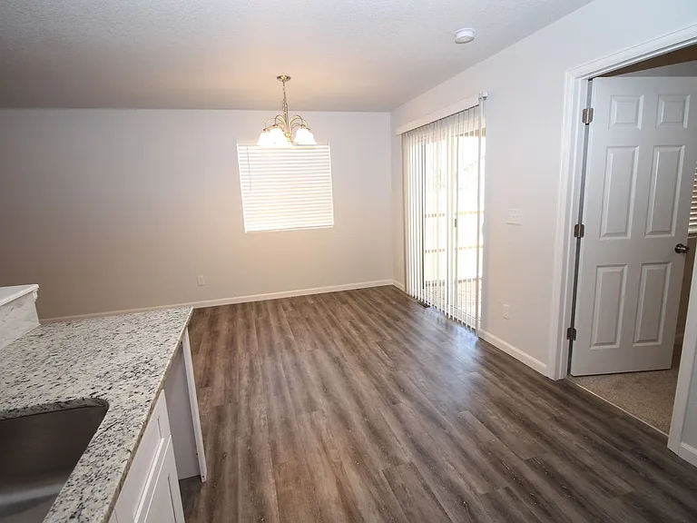 943 E Moreno Ave — Photo 10