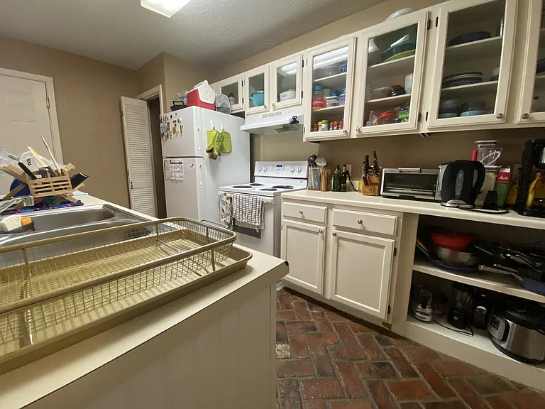 1332 Eastgate Dr — Photo 6